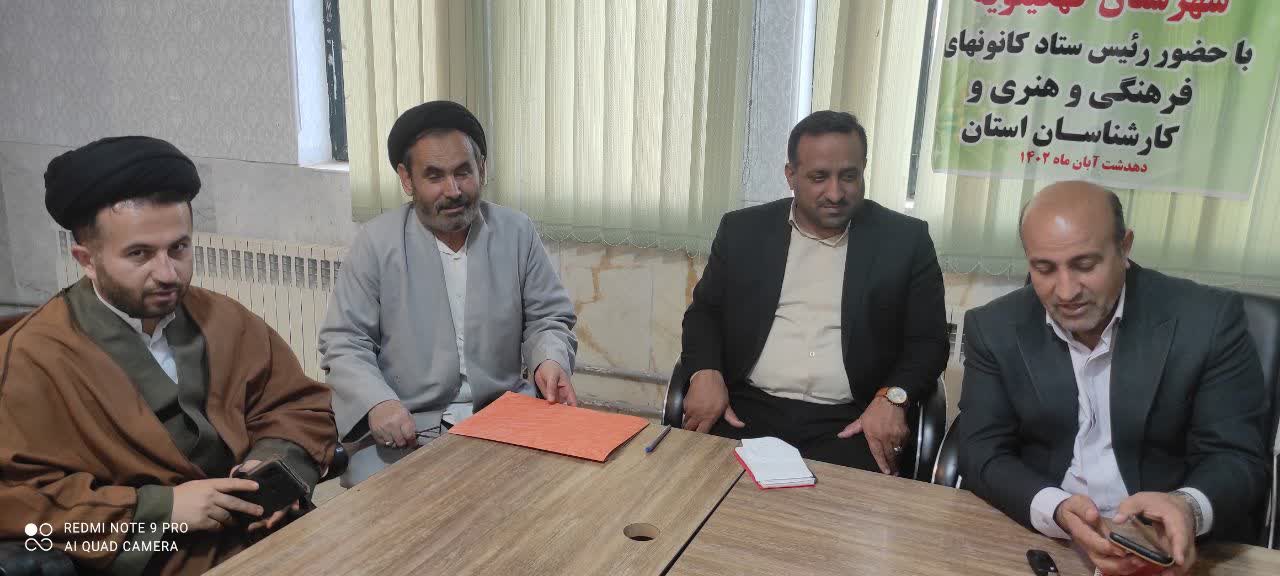 باید ضمن اهمیت به جایگاه مسجد، میدان را برای توطئه دشمنان خالی نکنیم