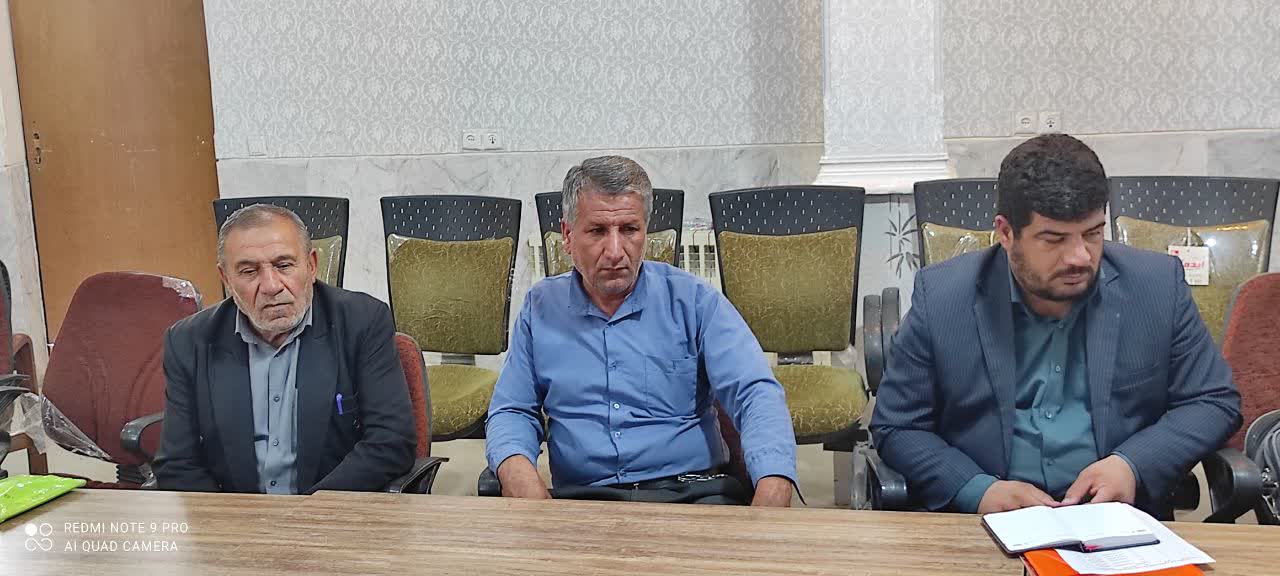 باید ضمن اهمیت به جایگاه مسجد، میدان را برای توطئه دشمنان خالی نکنیم