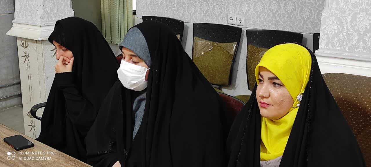 باید ضمن اهمیت به جایگاه مسجد، میدان را برای توطئه دشمنان خالی نکنیم