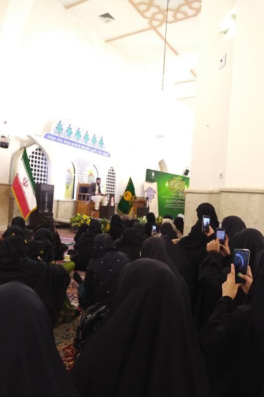برنامه ویژه بانوان اردو زبانان در حرم مطهر رضوی+عکس