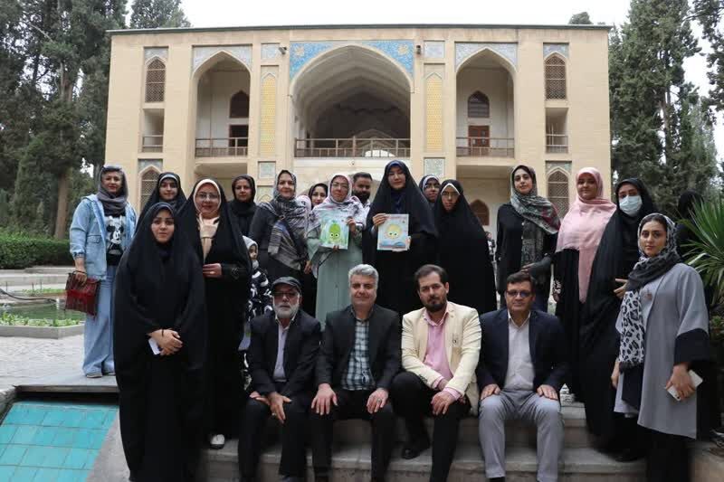رونمایی از دو اثر تالیفی جدید در باغ فین کاشان