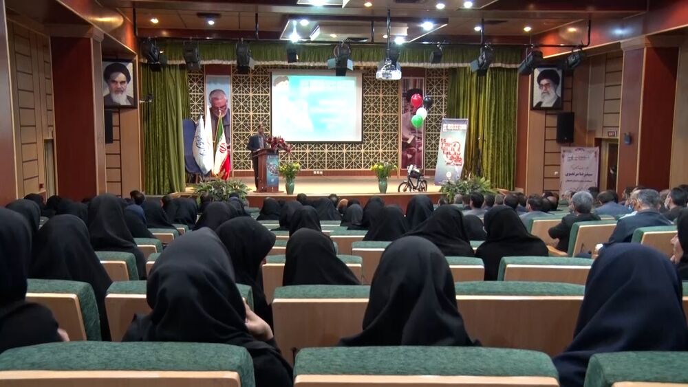 سه عنوان «نمونه استانی» به خادمان کتاب و کتابداری آران و بیدگل رسید