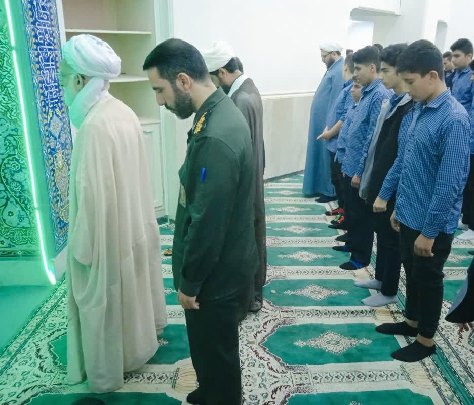 دانش آموزان، شهدای دانش آموز را الگوی خود قرار دهند