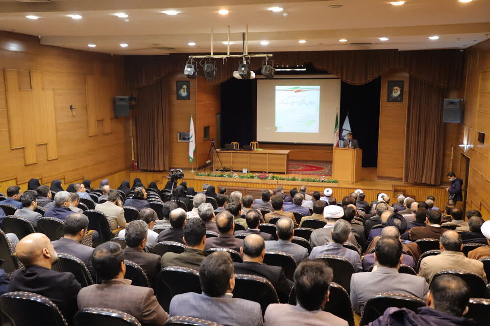 نشست جبهه علمی و فرهنگی بسیج اساتید همزمان با سراسر کشور در اراک برگزار شد