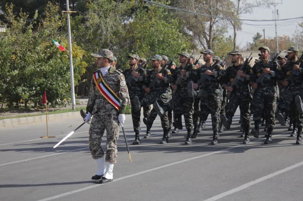سرباز نماد غیرت، عزت مداری و مدافع شرف و استقلال کشور است