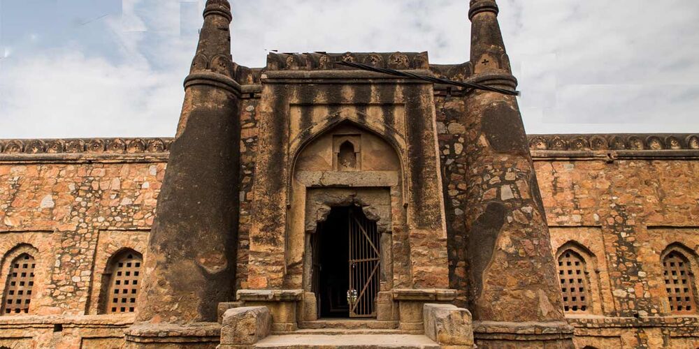 مسجد «خیرکی»، میراث سنگی سلسله «تغلقیه» در هند