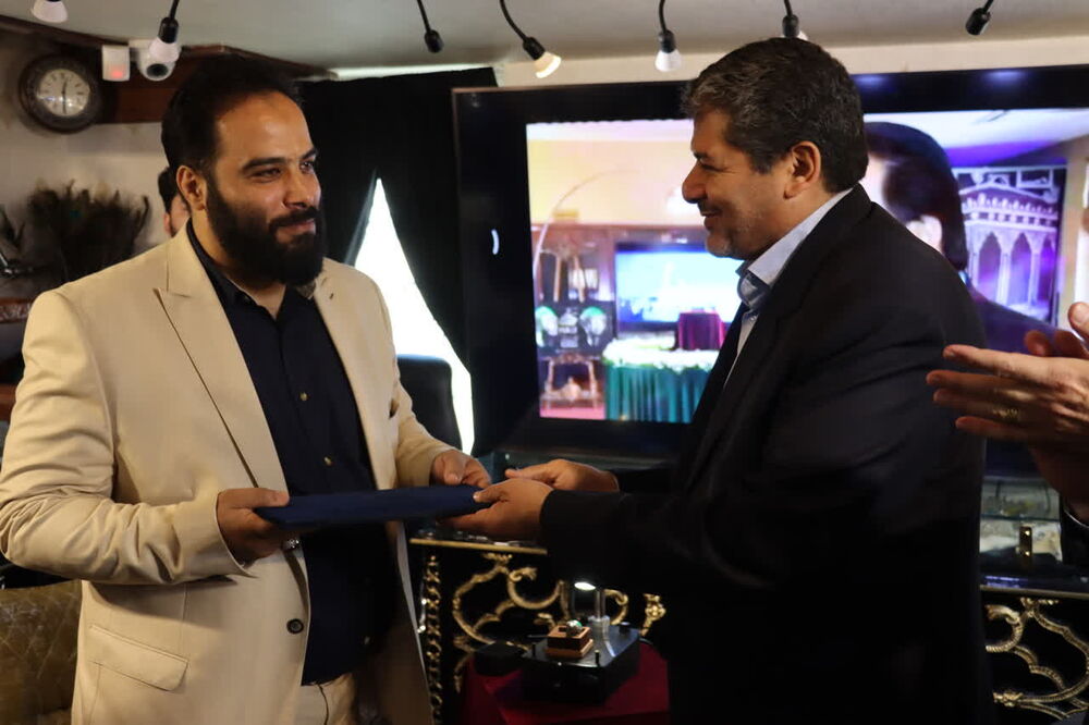 انگشتر قلمزنی هنرمند مشهدی رتبه نخست نمایشگاه جهانی جواهرات ایتالیا را کسب کرد