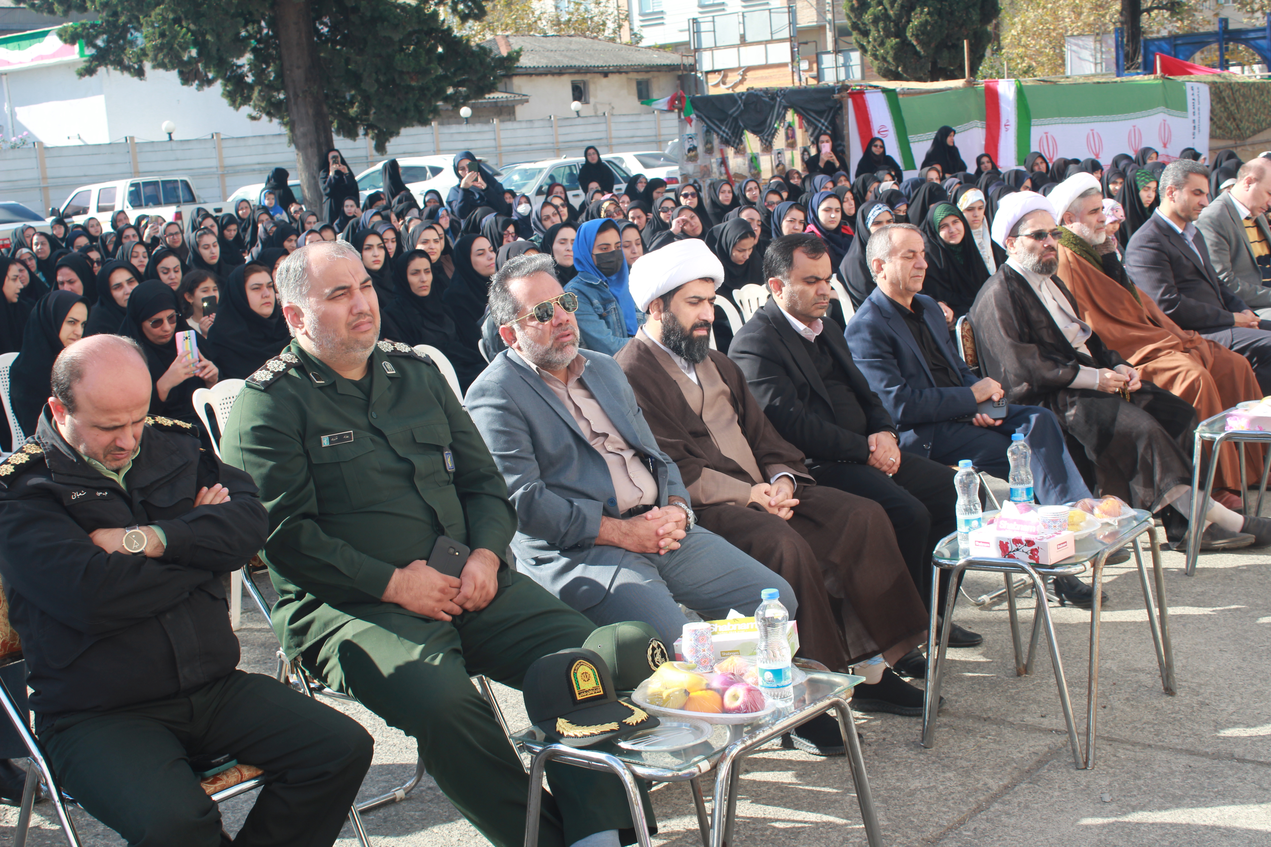 معلمان فرهنگ ایثار و شهادت را بین دانشآموزان ترویج دهند