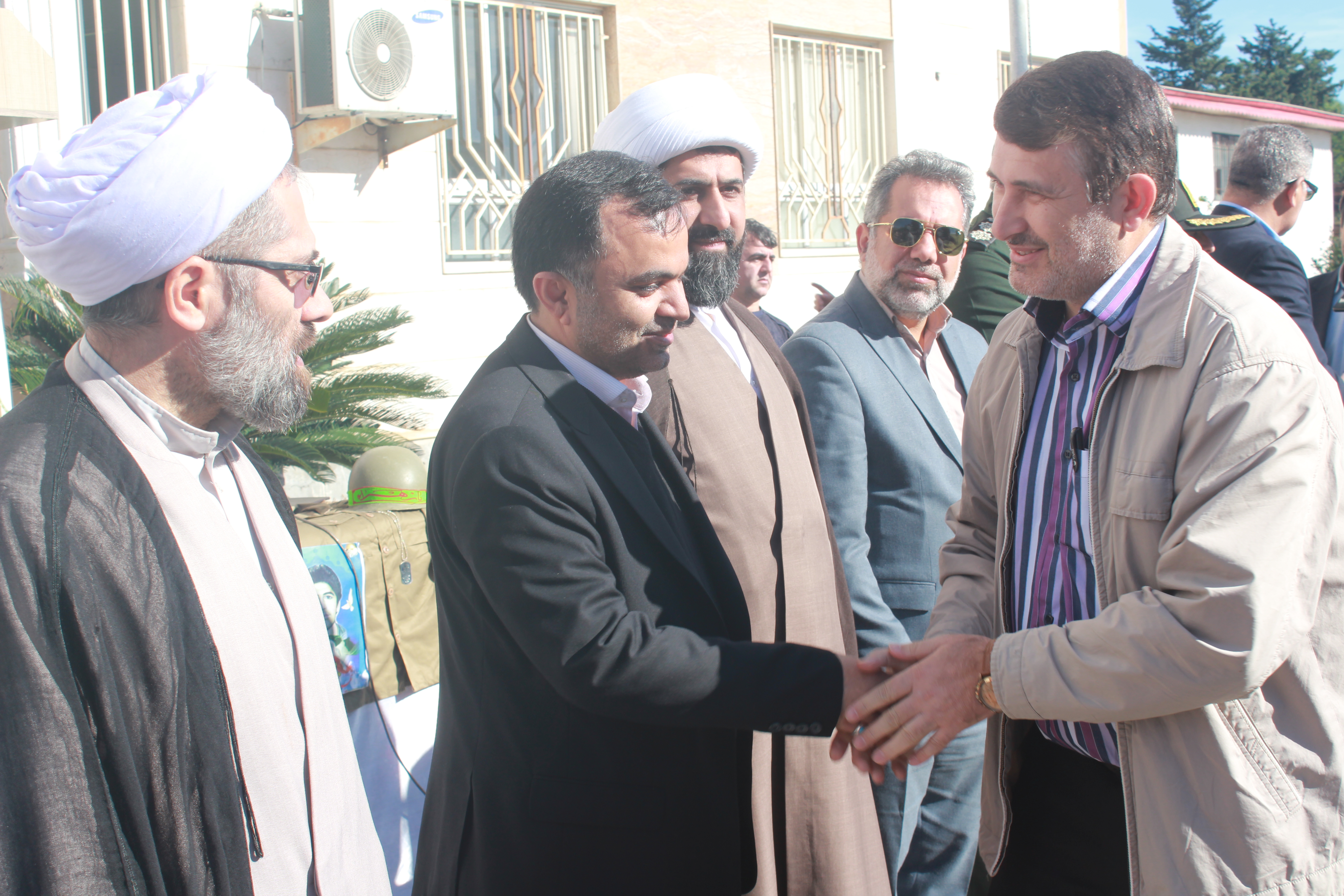 معلمان فرهنگ ایثار و شهادت را بین دانشآموزان ترویج دهند