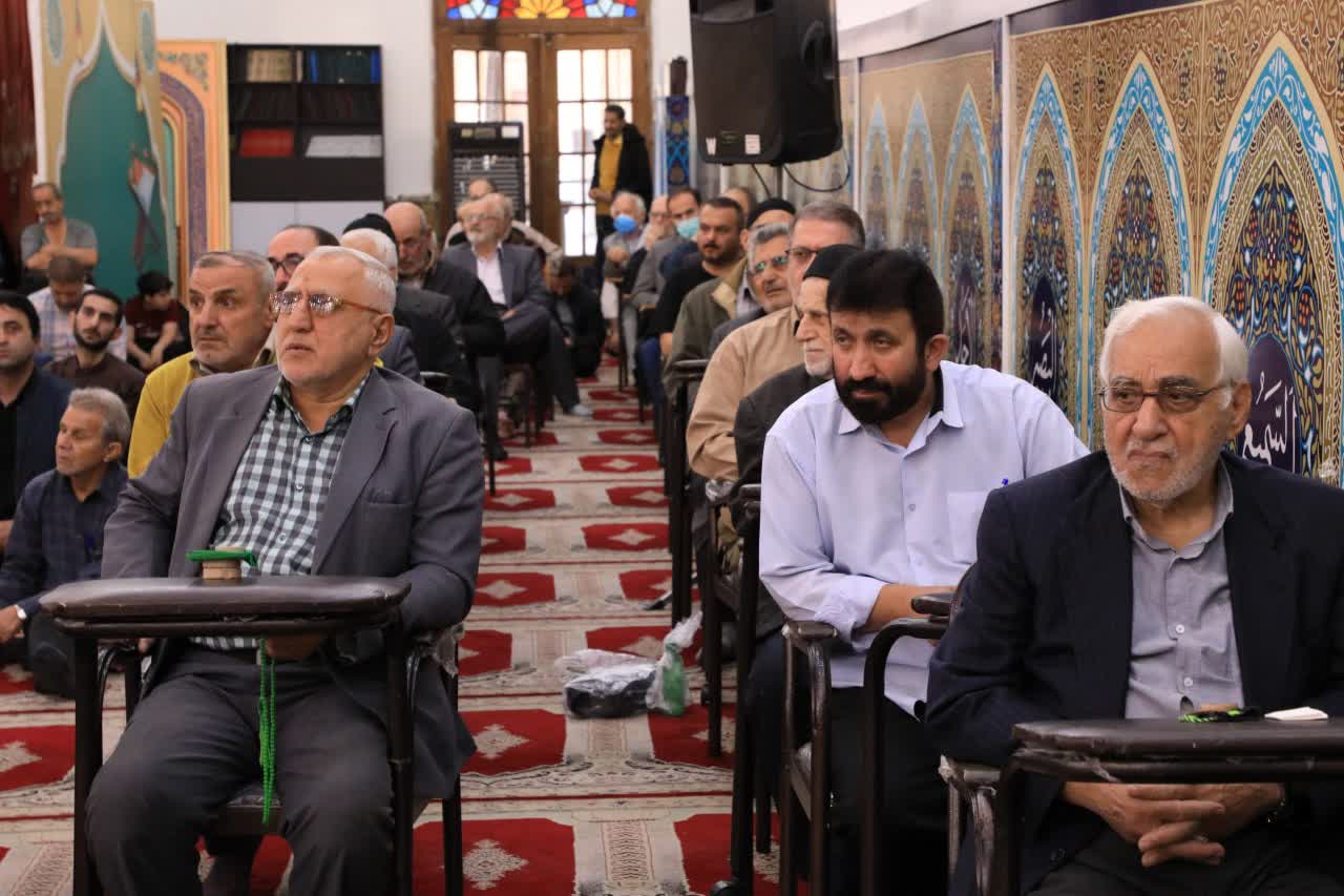 تولیدکنندگان باید در تولید و عرضه کالای مطلوب رقابت کنند