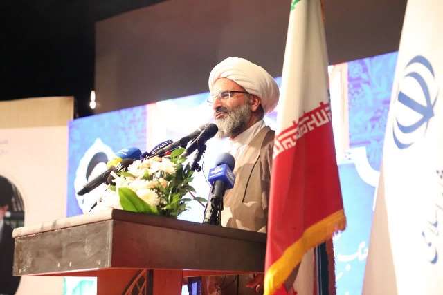 صاحبنظران تفاوتهای مطالعه نسخ فیزیکی کتاب با نسخ الکترونیکی را مورد واکاوی قرار دهند