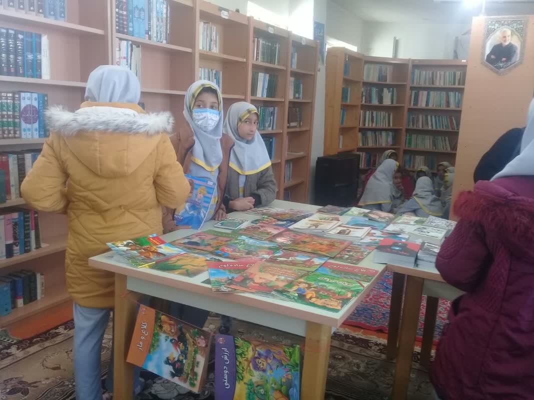 تجربه شیرین نمایشگاه کتاب روستایی به همت بچههای مسجد