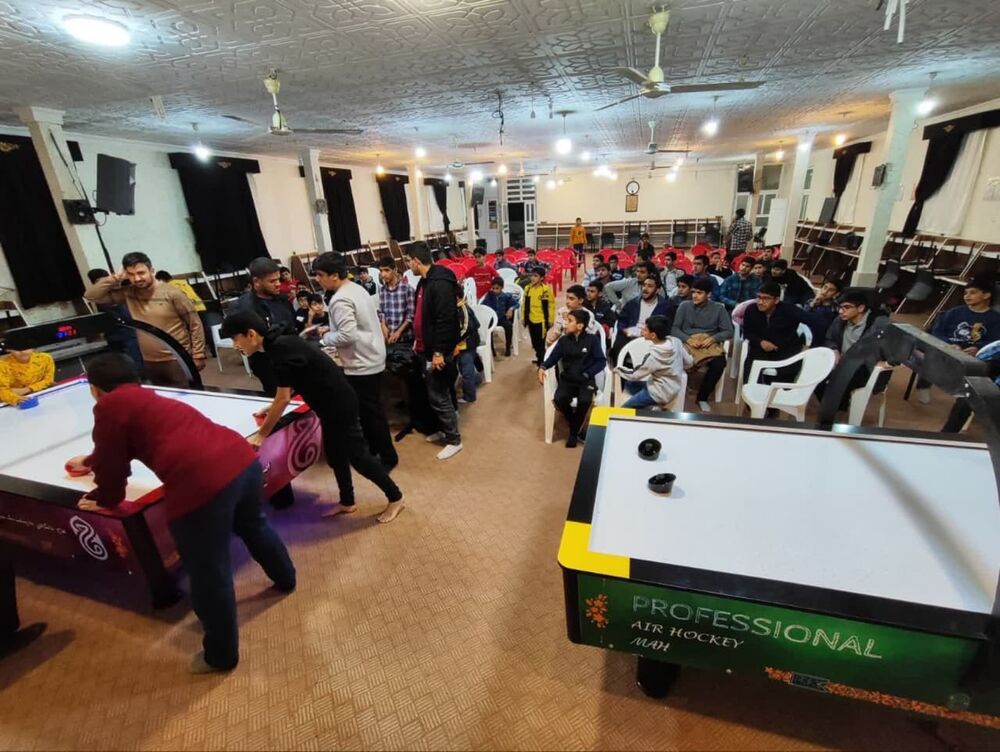 رقابت ۸۰ بچه مسجدی کانون دوستان آسمانی مسابقه ایرهاکی + عکس