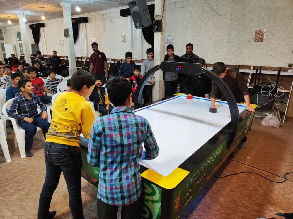 رقابت ۸۰ بچه مسجدی کانون دوستان آسمانی مسابقه ایرهاکی + عکس