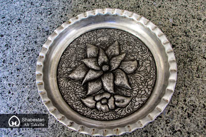 از طلبگی تا قلم زنی/ خلق زیبایی و تراوش هنر در دستان هنرمند ملایری