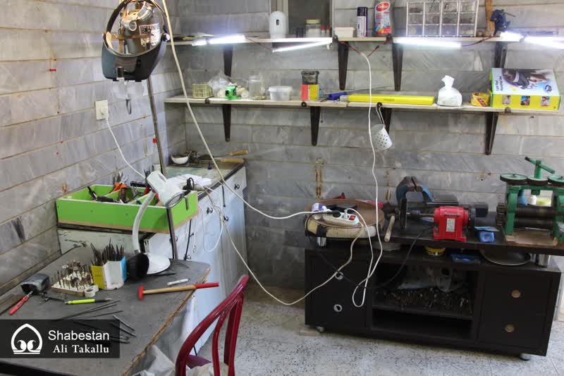 از طلبگی تا قلم زنی/ خلق زیبایی و تراوش هنر در دستان هنرمند ملایری