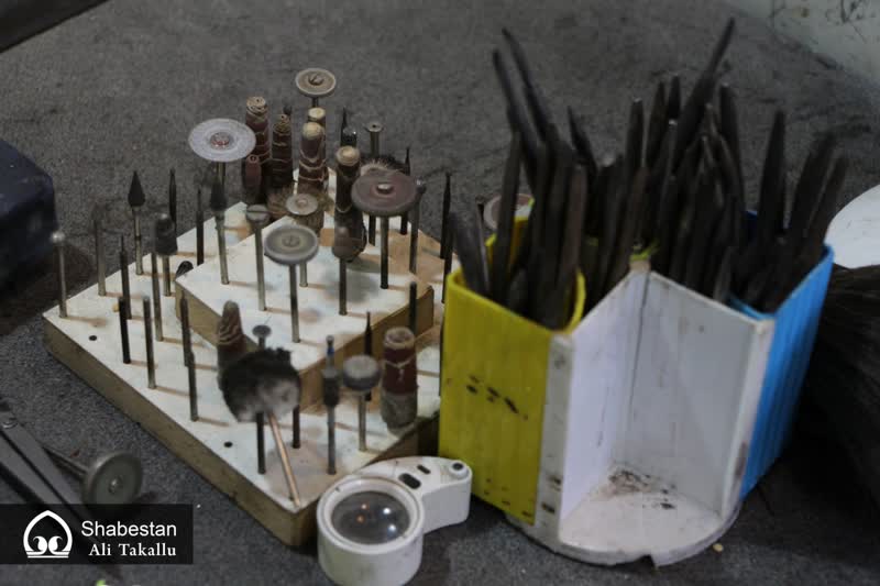 از طلبگی تا قلم زنی/ خلق زیبایی و تراوش هنر در دستان هنرمند ملایری