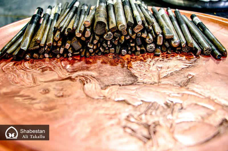 از طلبگی تا قلم زنی/ خلق زیبایی و تراوش هنر در دستان هنرمند ملایری