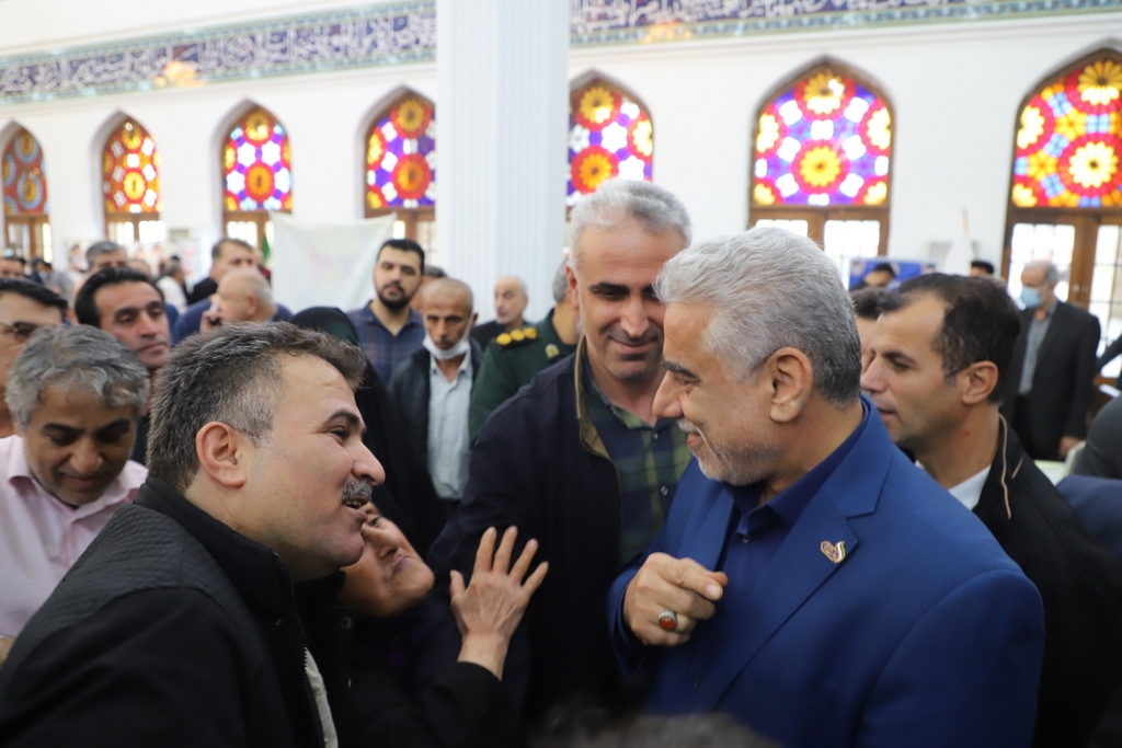 میز خدمت بیش از ۴۰ دستگاه اجرایی در مصلی رشت