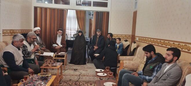 ادای احترام خادمیاران رضوی بابل به والدین شهید «محمد احمدی راد»