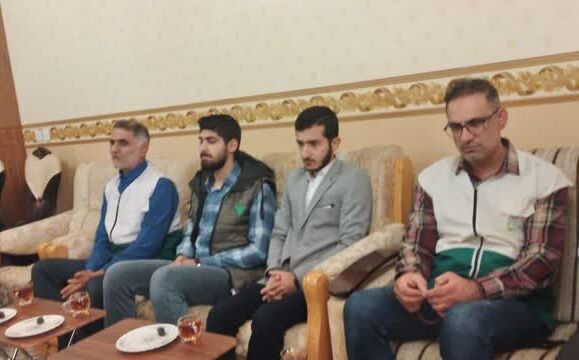 ادای احترام خادمیاران رضوی بابل به والدین شهید «محمد احمدی راد»