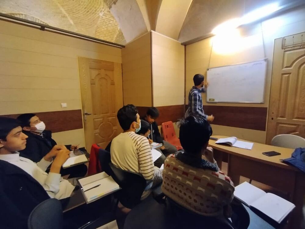 بچههای مسجد در این کانون تحصیل، تهذیب و ورزش را یکجا تجربه میکنند