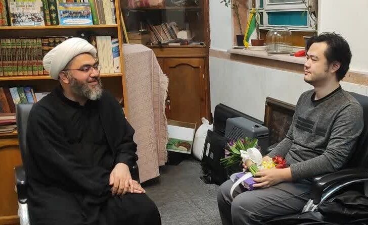یک جوان چینی در مسجد النبی تهران به اسلام مشرف شد