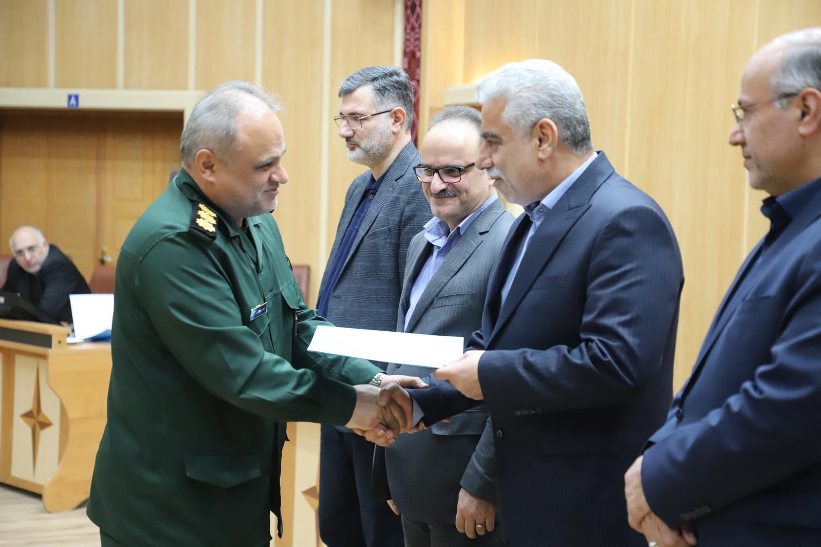 استاندار گیلان: پشتوانه بیمهای مشاغل مورد توجه قرار گیرد