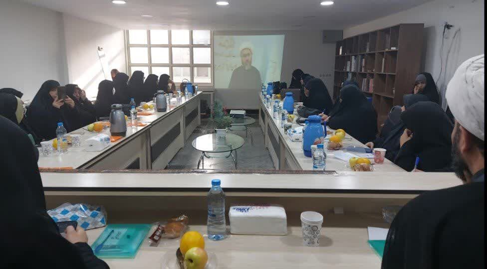 ترویج گفتمان حقیقی هویت زن در جامعه اسلامی رسالت کانونهای تخصصی خواهران است