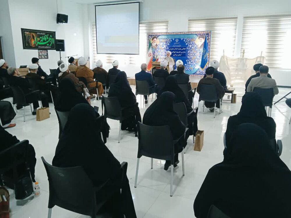 حوزههای علمیه راه را برای توسعه مبانی دینی هموار کرده اند