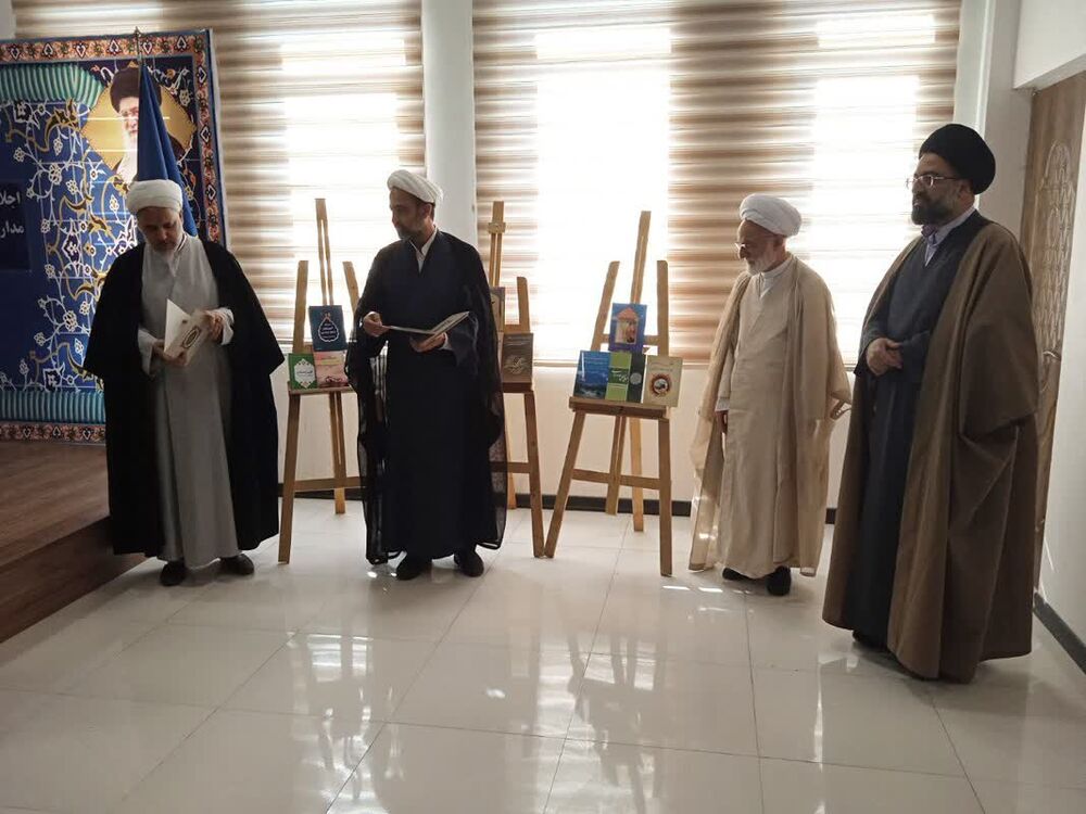 حوزههای علمیه راه را برای توسعه مبانی دینی هموار کرده اند