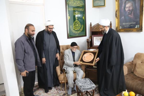 عیادت معاون فرهنگی و اجتماعی سازمان اوقاف و امور خیریه از استاد حاج غلامرضا سازگار