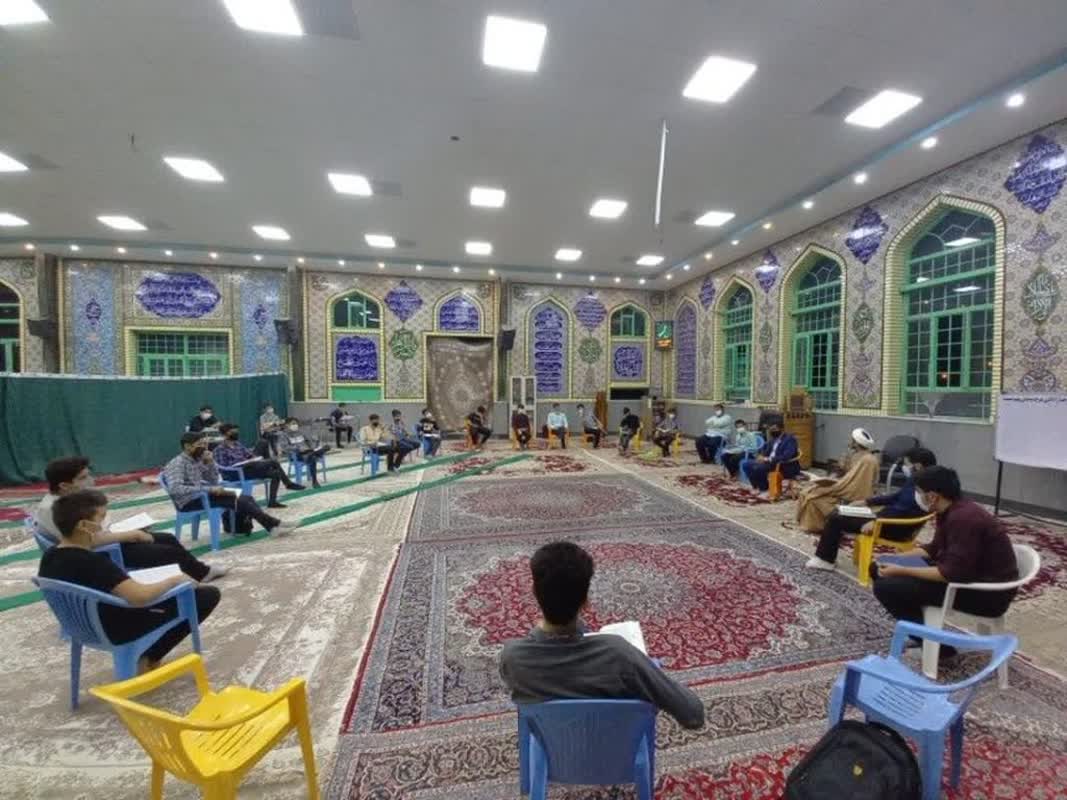 این دههشصتی جوانیاش را وقف فعالیت فرهنگی در مسجد کردهاست