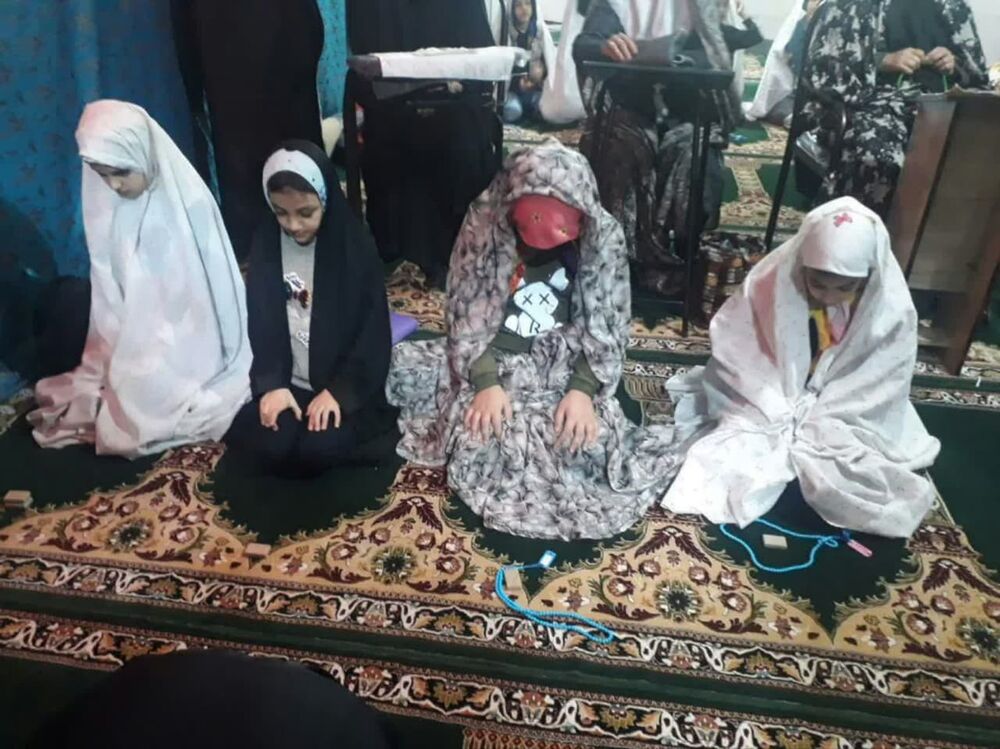 برگزاری مراسم روضه ایام فاطمیه در کانون الزهرا(س) اسلام آباد غرب