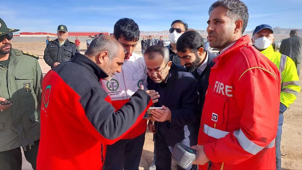 عملیات اطفای حریق در مینی پالایشگاه بیرجند