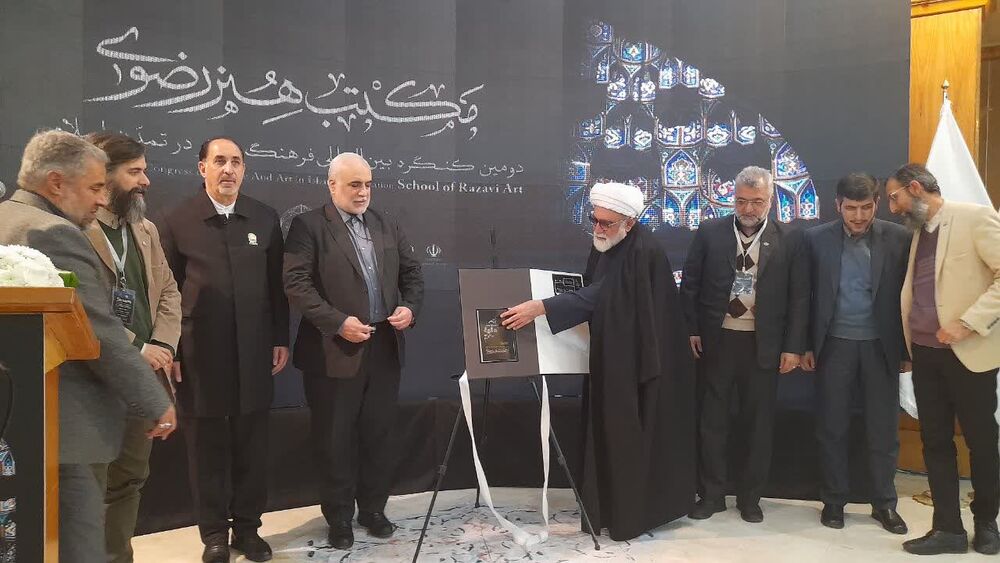 حرم مطهر رضوی روشنترین دلیل بر پیوند هنر و مذهب است