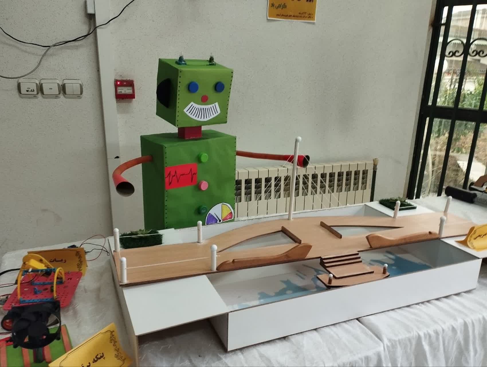 نمایشگاه دستاوردهای پژوهشی دانشآموزان آستارا برپا شد