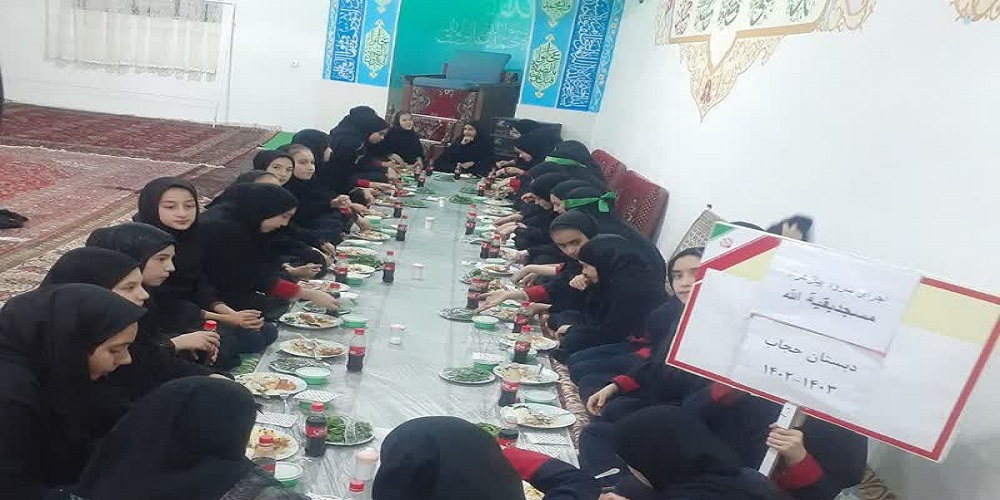 دختران نوجوان آذربایجان غربی پای کار محافل فاطمی هستند