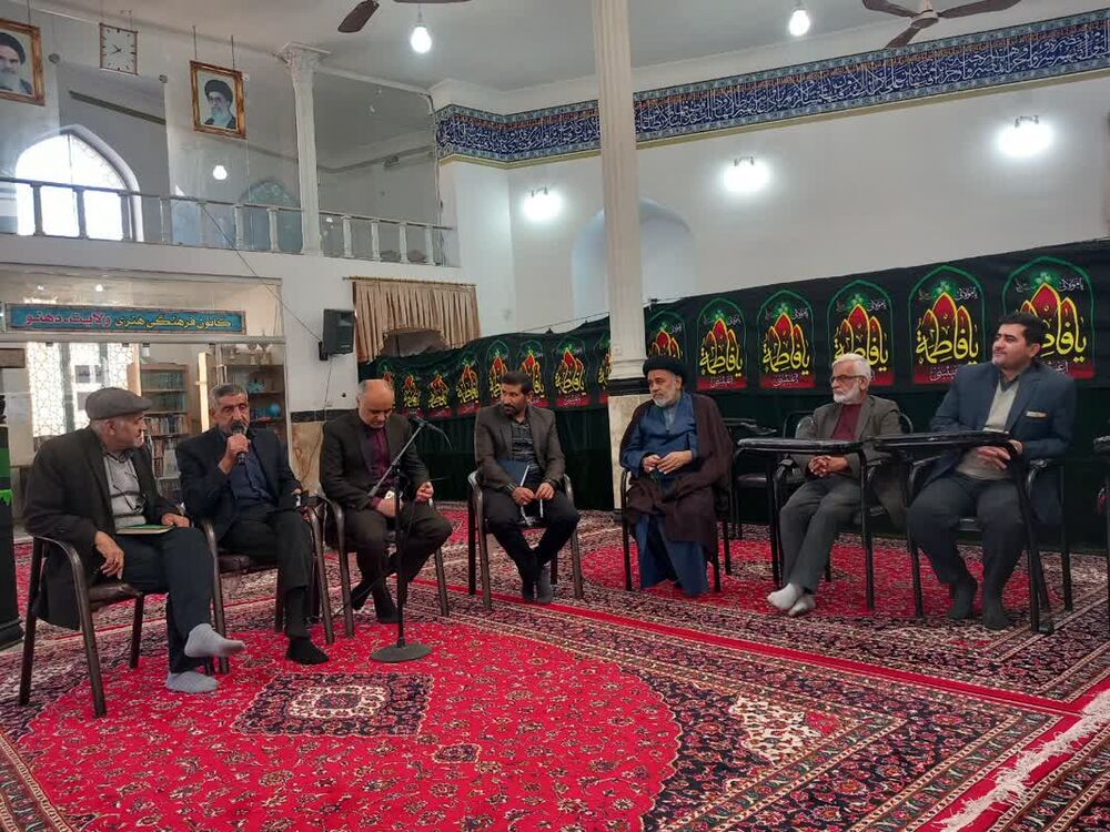 برگزاری نهمین محفل انجمن فرهنگی ادبی «ماه» در آران و بیدگل