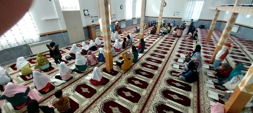 برگزاری کلاس‌های آموزش قرآن کریم در مسجد حضرت اسماعیل(ع) روستای لنج‌آباد