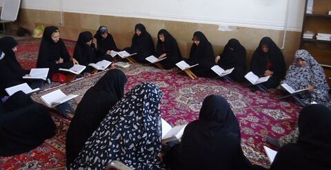مساجد به برکت انقلاب اسلامی محلی برای حضور باشکوه خواهران شده است