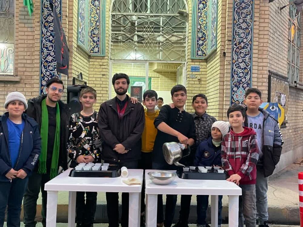 عزاداری متفاوت بچههای مسجد برای مادر سادات(س)