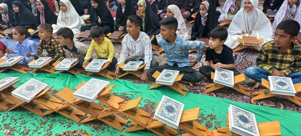 دورهمی قرآنی در روستای حاجی آباد فلاح برگزار شد