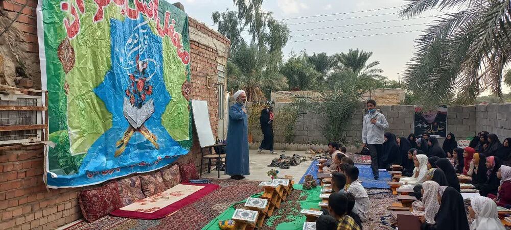 دورهمی قرآنی در روستای حاجی آباد فلاح برگزار شد
