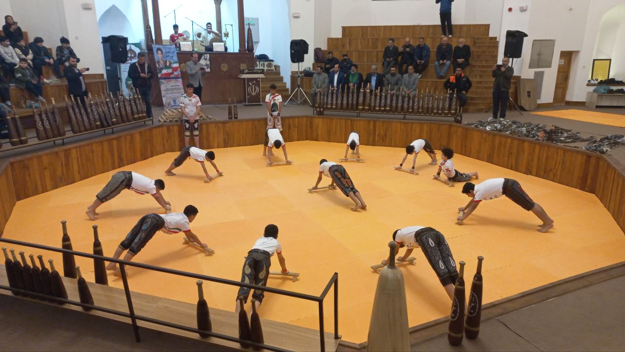 زورخانه، مدرسهای که رسم پهلوانی میآموزد