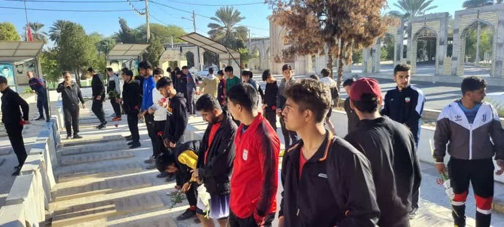 ادای احترام تیم ملی هاکی ایران به شهدای شهرستان جهرم