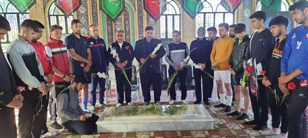 ادای احترام تیم ملی هاکی ایران به شهدای شهرستان جهرم