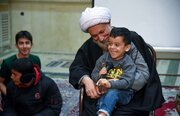 عکس| دورهمی صمیمی امام جمعه شیراز با بچه‌های مسجد امام سجاد(ع)