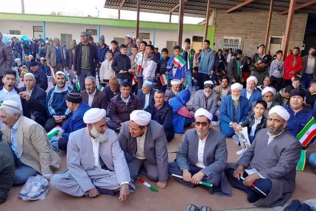 مردم مراوه تپه در انتظار دیدار با رئیس جمهور
