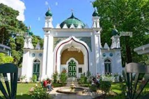 «مسجد معجزه»؛ نماد هماهنگی میان‌ادیانی در «ووکینگ» انگلیس